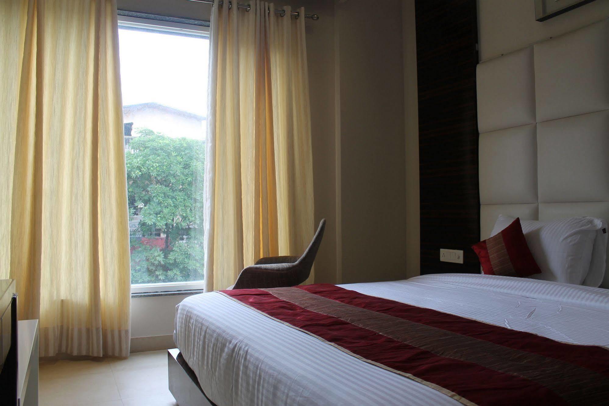 Hotel Gulnar New Delhi Værelse billede