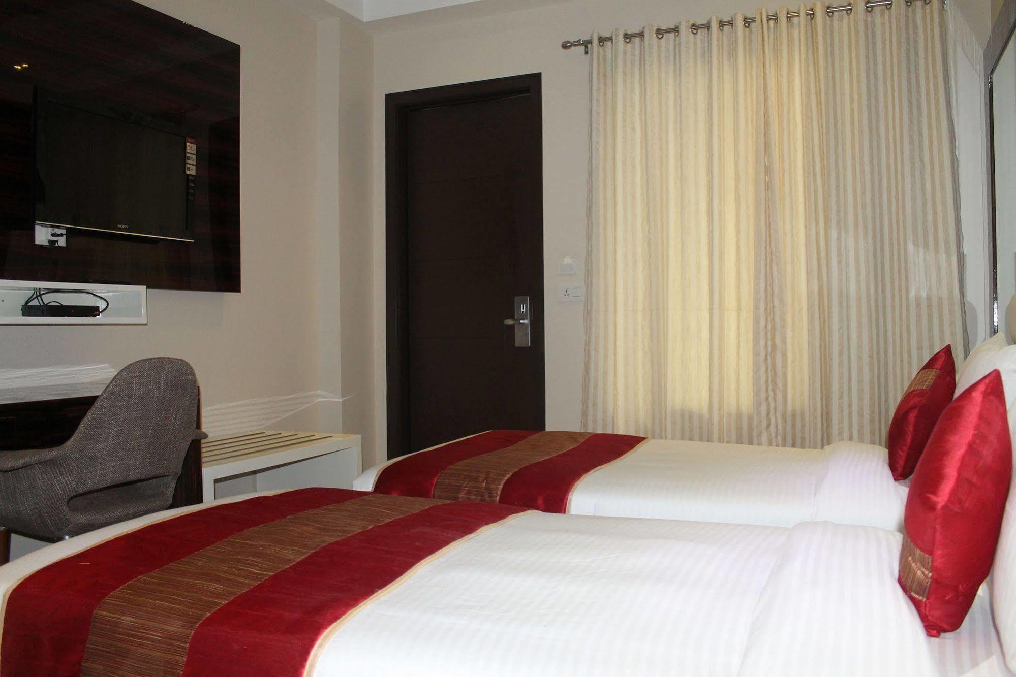 Hotel Gulnar New Delhi Eksteriør billede